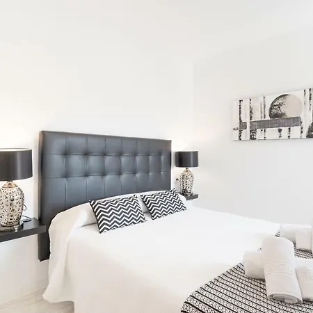 Stunning Spacious With Free Parking Apartment