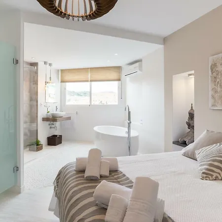 Stunning Spacious With Free Parking Apartment Malaga