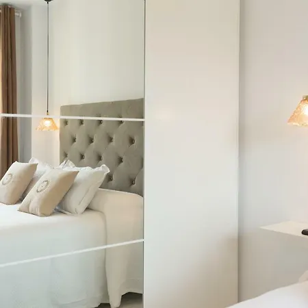 Stunning Spacious With Free Parking Apartment