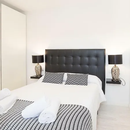 Stunning Spacious With Free Parking Apartment