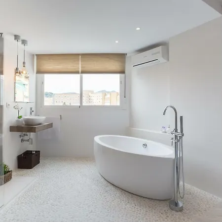 Stunning Spacious With Free Parking Malaga