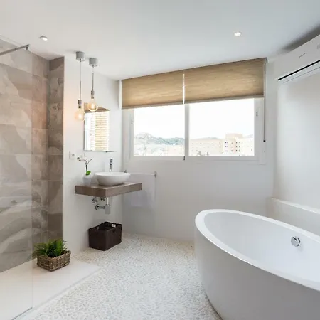 Stunning Spacious With Free Parking * Malaga